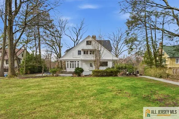 56 Oak AVE, Metuchen, NJ 08840