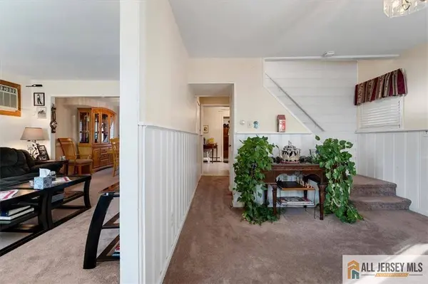 45 Homer PL, Metuchen, NJ 08840