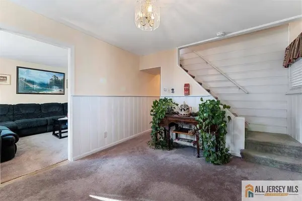 45 Homer PL, Metuchen, NJ 08840