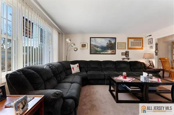 45 Homer PL, Metuchen, NJ 08840