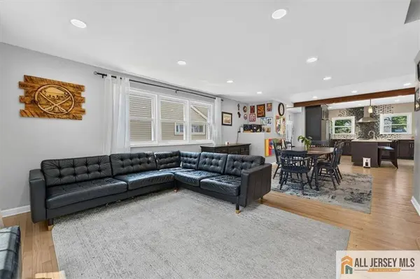 65 Hollywood AVE, Metuchen, NJ 08840