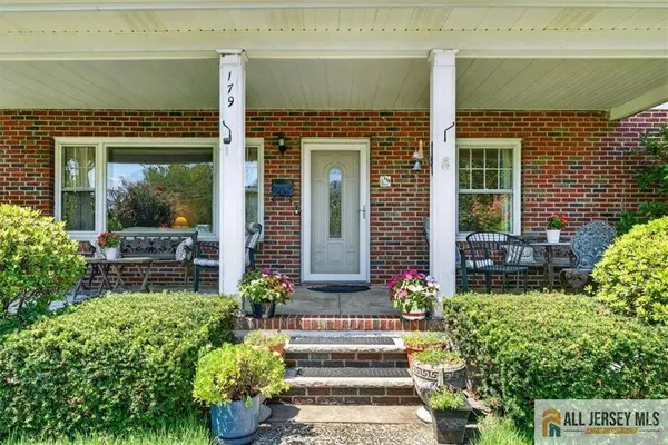 179 Lake AVE, Metuchen, NJ 08840