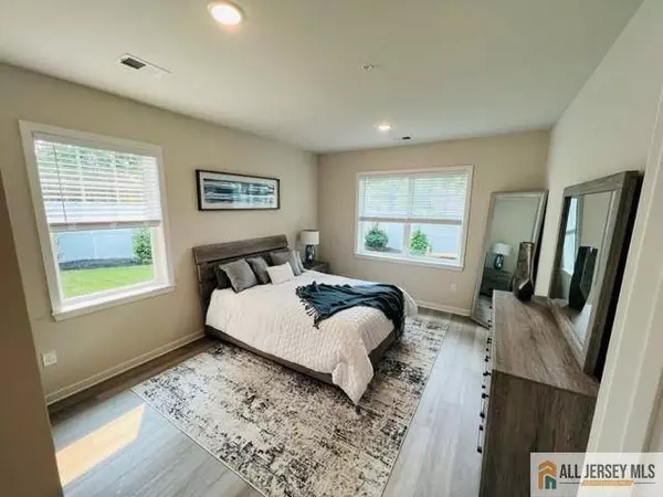 463 Old Post RD, Edison, NJ 08817