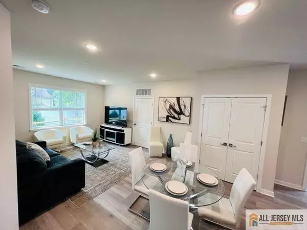 463 Old Post RD, Edison, NJ 08817