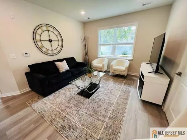 463 Old Post RD, Edison, NJ 08817