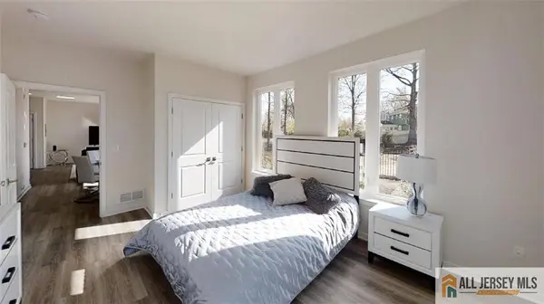 19 Stelton RD, Piscataway, NJ 08854