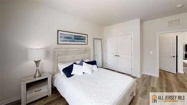 19 Stelton RD, Piscataway, NJ 08854