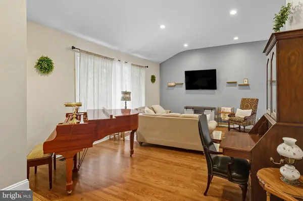 1000 ROUMFORT AVE, Cherry Hill, NJ 08034