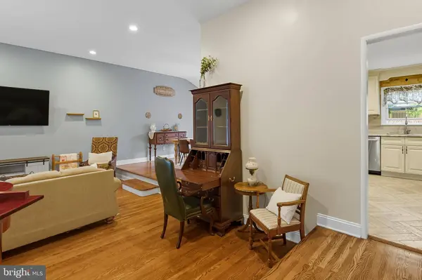 1000 ROUMFORT AVE, Cherry Hill, NJ 08034