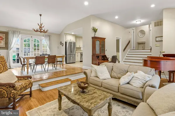 1000 ROUMFORT AVE, Cherry Hill, NJ 08034