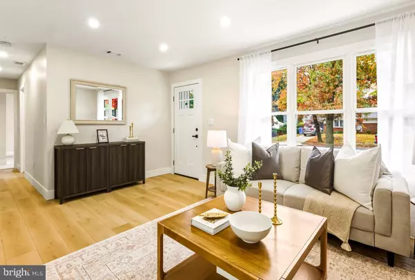 207 CHAPEL AVE E, Cherry Hill, NJ 08034