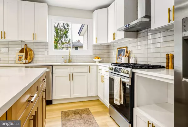 207 CHAPEL AVE E, Cherry Hill, NJ 08034