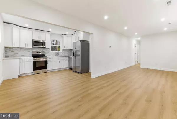 114 S RIVER DR S, Williamstown, NJ 08094