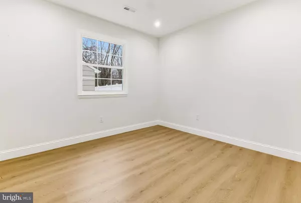 114 S RIVER DR S, Williamstown, NJ 08094