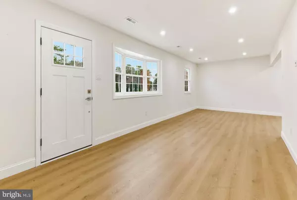 114 S RIVER DR S, Williamstown, NJ 08094