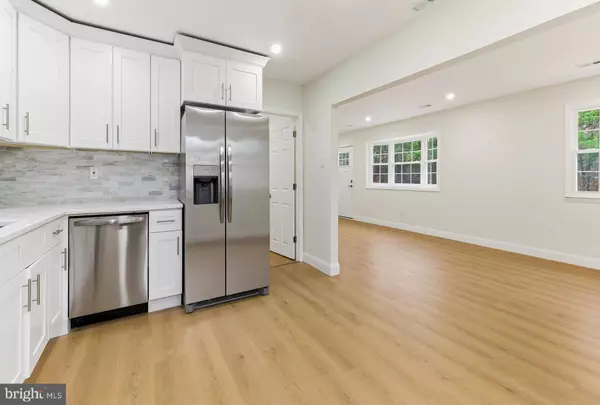 114 S RIVER DR S, Williamstown, NJ 08094