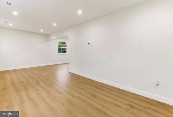 114 S RIVER DR S, Williamstown, NJ 08094