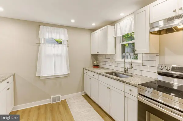 5 DIXIE DR, Penns Grove, NJ 08069