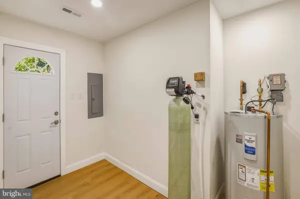 114 S RIVER DR, Williamstown, NJ 08094