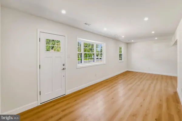 114 S RIVER DR, Williamstown, NJ 08094