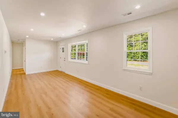 114 S RIVER DR, Williamstown, NJ 08094