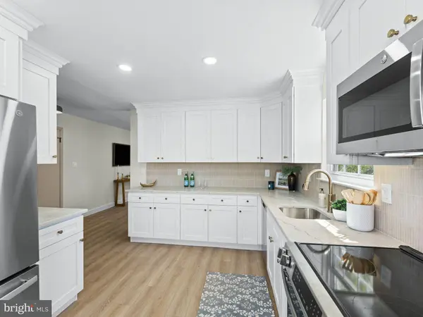 24 FALMOUTH DR, Mount Laurel, NJ 08054