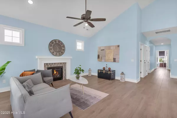 405 Ivy LN, Carolina Beach, NC 28428