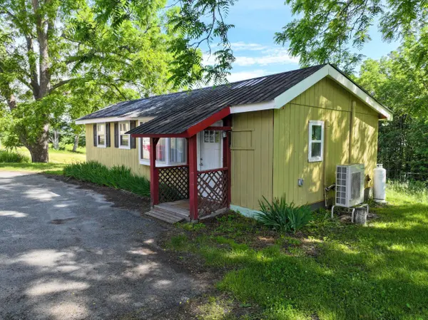 284 Edgemont RD, Moriah, NY 12960