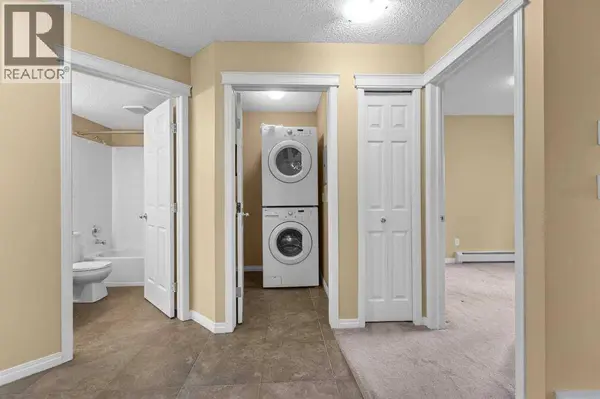 201, 20 Country Hills View NW, Calgary, AB T3K5A3