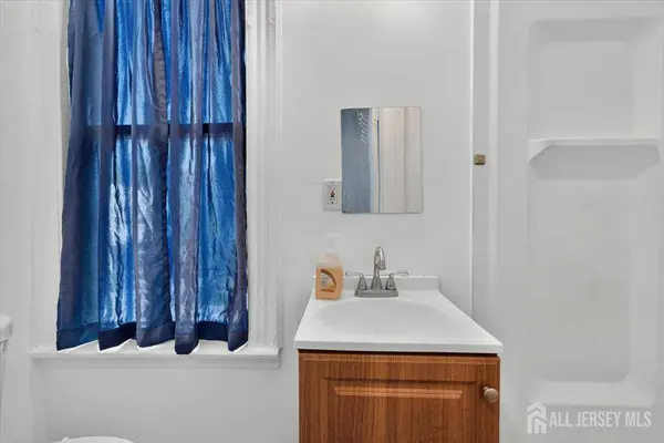 603 Lincoln BLVD, Middlesex County, NJ 08846