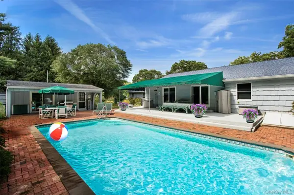 25 Squires AVE, East Quogue, NY 11942