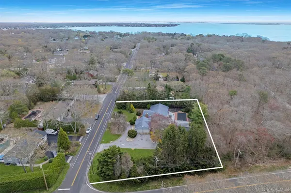 25 Squires AVE, East Quogue, NY 11942