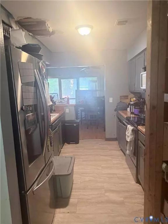 220 Misty Point LN, Newport News, VA 23603