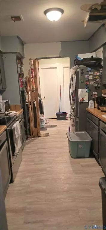 220 Misty Point LN, Newport News, VA 23603