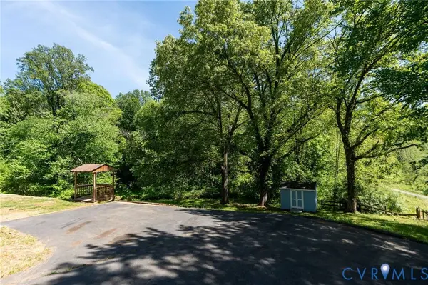 2208 Banbury ST, Charlottesville, VA 22901