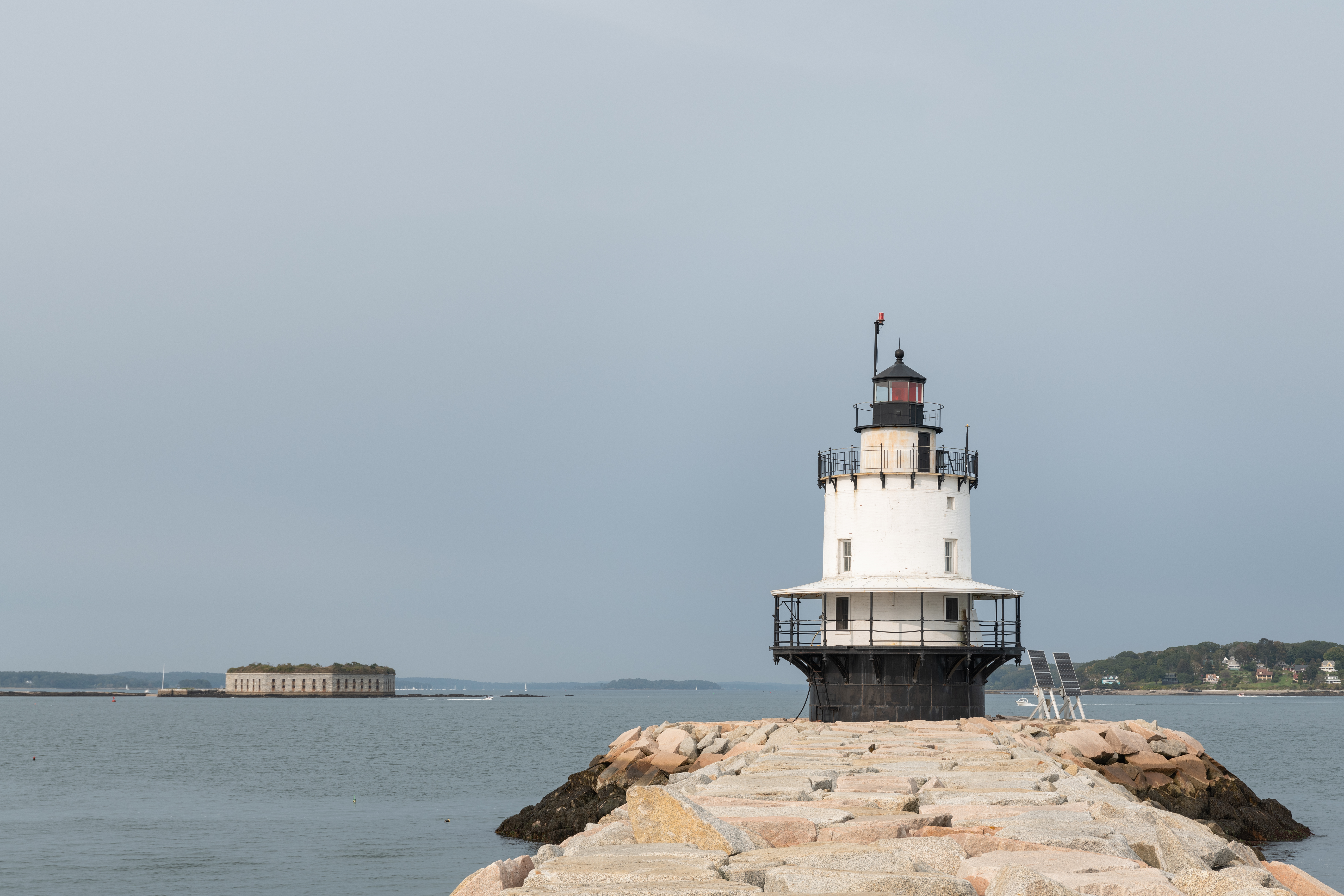 Spring_Point_Ledge_Light_-_South_Portland,_Maine,_USA_-_September_28,_2023_01