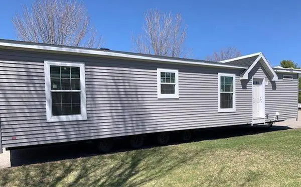 17 Blizzard DR, Limerick, ME 04048