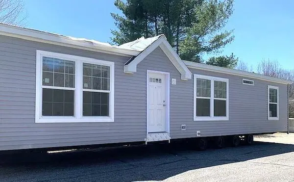 17 Blizzard DR, Limerick, ME 04048