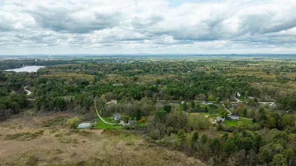 25 Bartlett RD, Kittery, ME 03905