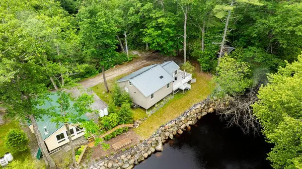 24 Dragon Back RD, Naples, ME 04055