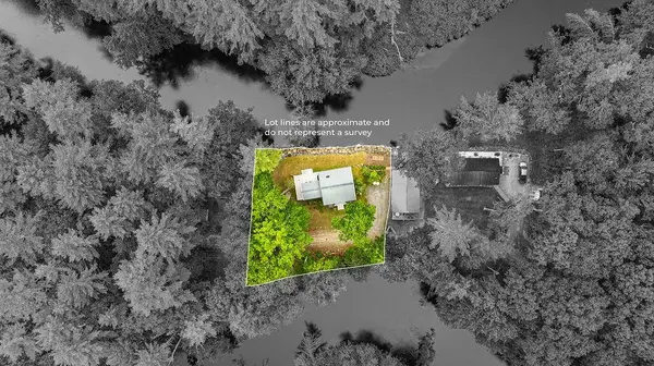 24 Dragon Back RD, Naples, ME 04055