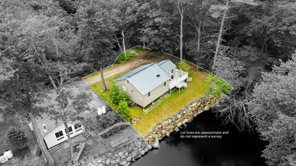 24 Dragon Back RD, Naples, ME 04055