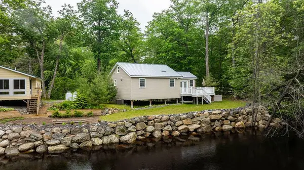 24 Dragon Back RD, Naples, ME 04055