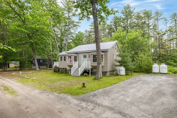 24 Dragon Back RD, Naples, ME 04055