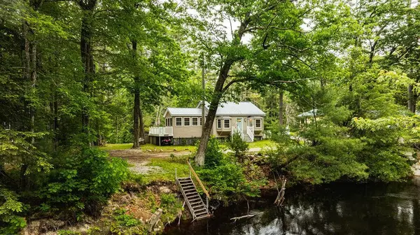 24 Dragon Back RD, Naples, ME 04055