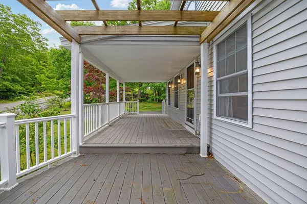 19 Fox Run RD, Gray, ME 04039