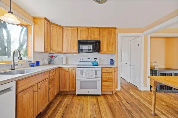 17 US Route 1, Falmouth, ME 04105