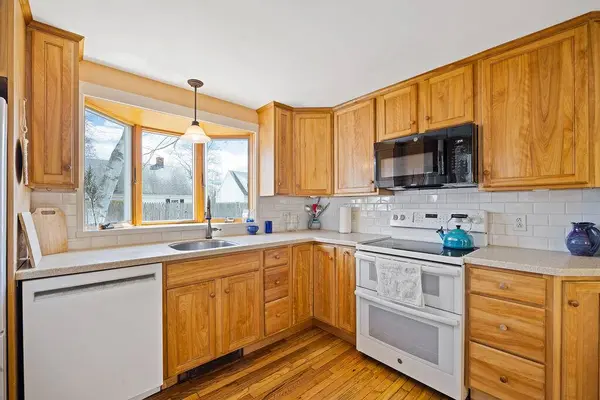 17 US Route 1, Falmouth, ME 04105