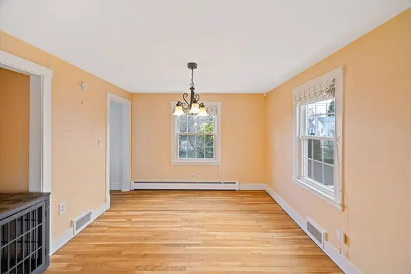 17 US Route 1, Falmouth, ME 04105