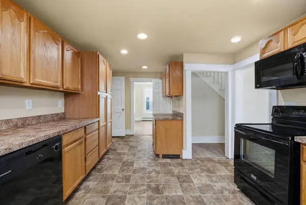 68 Seavey ST, Westbrook, ME 04092